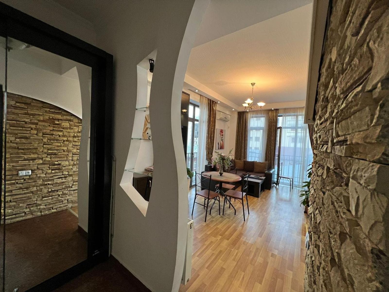 Cozy Apartment In The City Center Mtatsminda Тбилиси Екстериор снимка