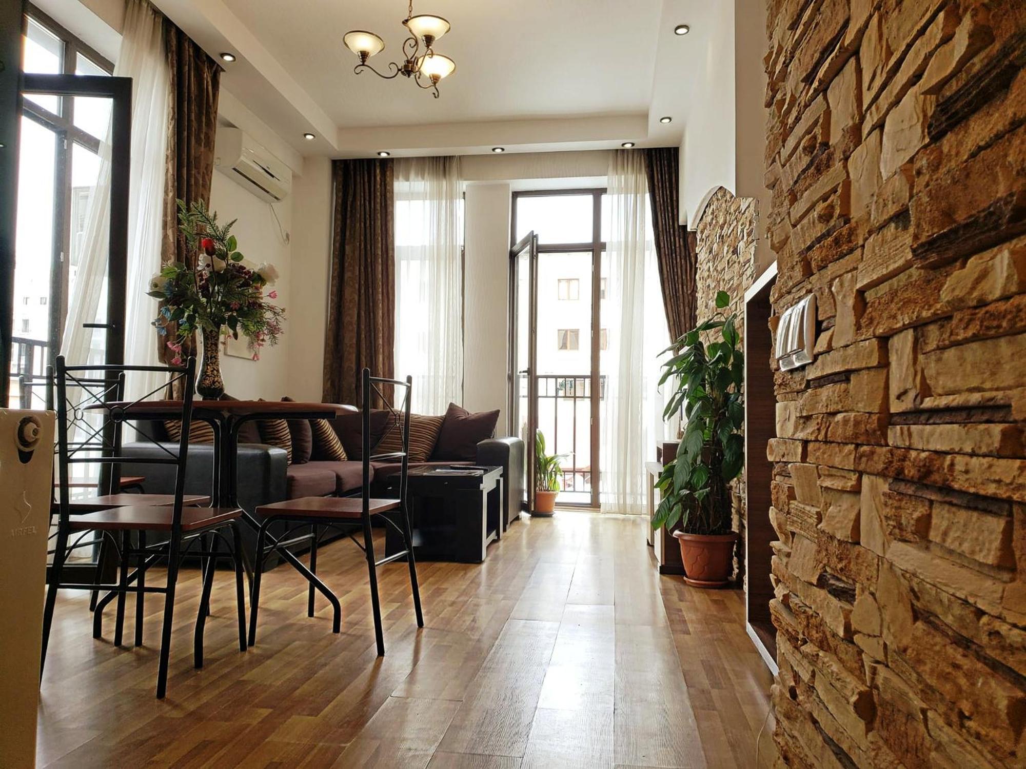 Cozy Apartment In The City Center Mtatsminda Тбилиси Екстериор снимка