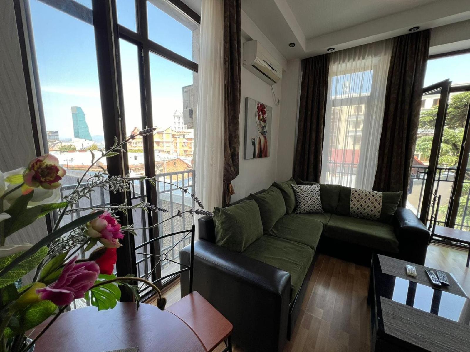 Cozy Apartment In The City Center Mtatsminda Тбилиси Екстериор снимка